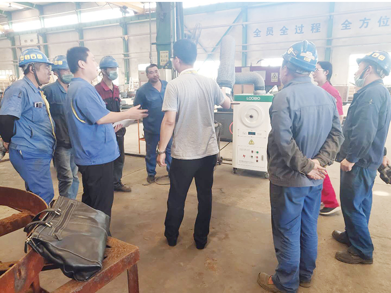 移動(dòng)式焊煙凈化器現(xiàn)場(chǎng)講解.jpg 移動(dòng)式焊煙凈化器現(xiàn)場(chǎng)講解.jpg