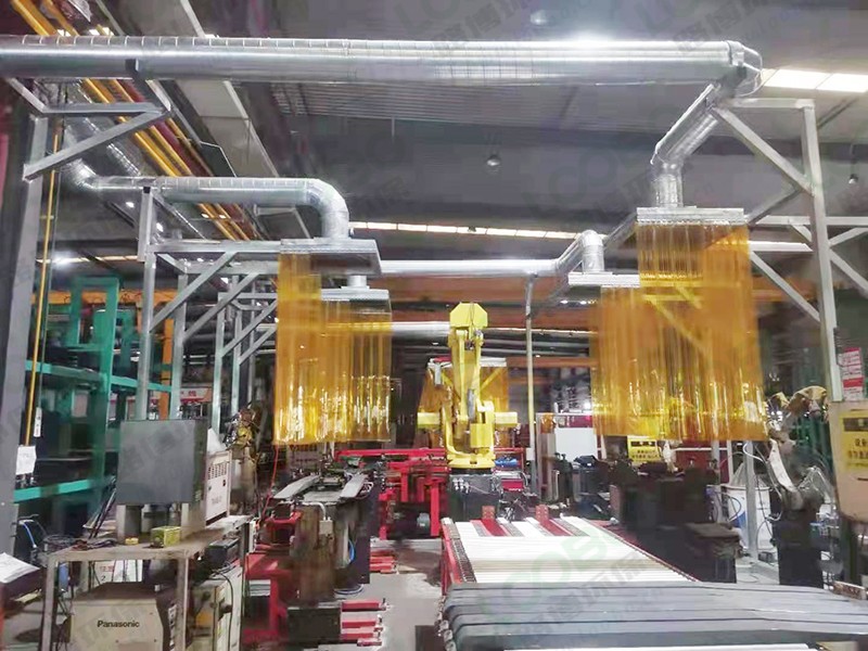 卓越凈化,機(jī)器人焊接除塵利器,火花四濺,絲毫不留痕 (2).jpg