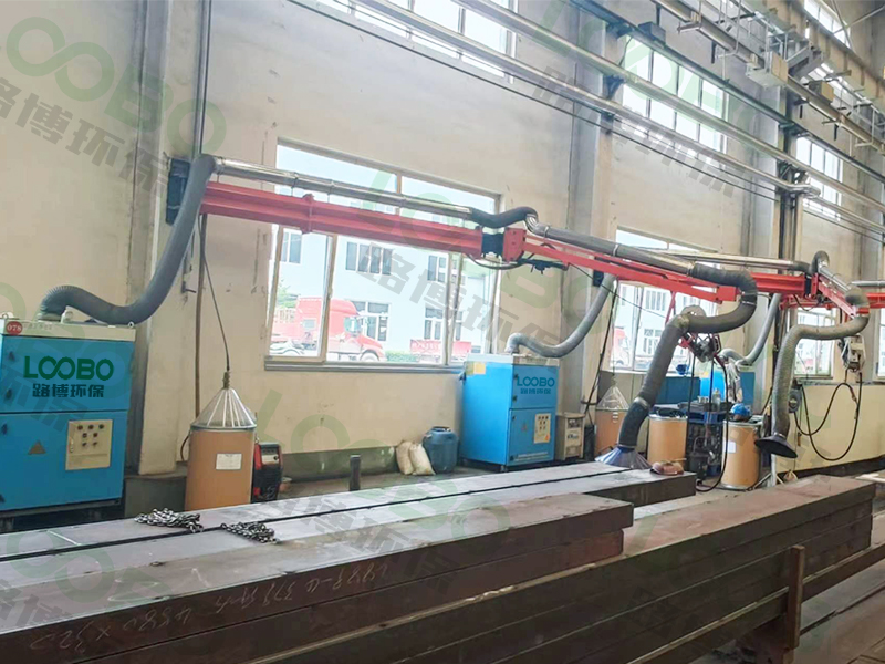 靈活旋轉(zhuǎn)，高效捕集焊接煙塵，萬(wàn)向吸氣臂讓煙塵無(wú)處可逃